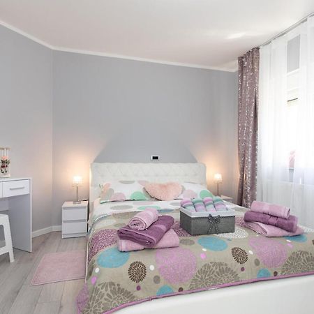 Apartment Odore Di Mare With Beautiful Garden 크르크 외부 사진
