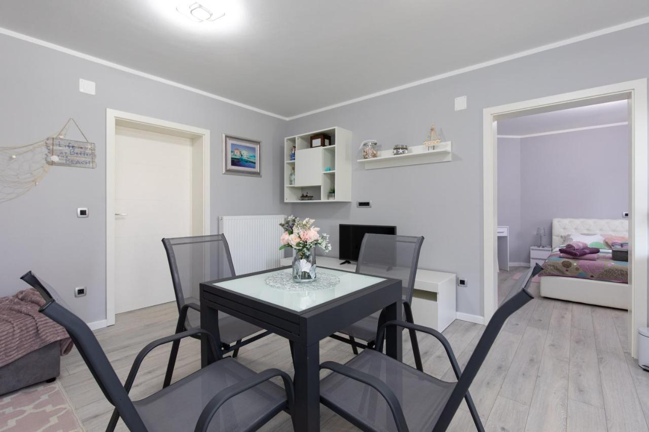 Apartment Odore Di Mare With Beautiful Garden 크르크 외부 사진