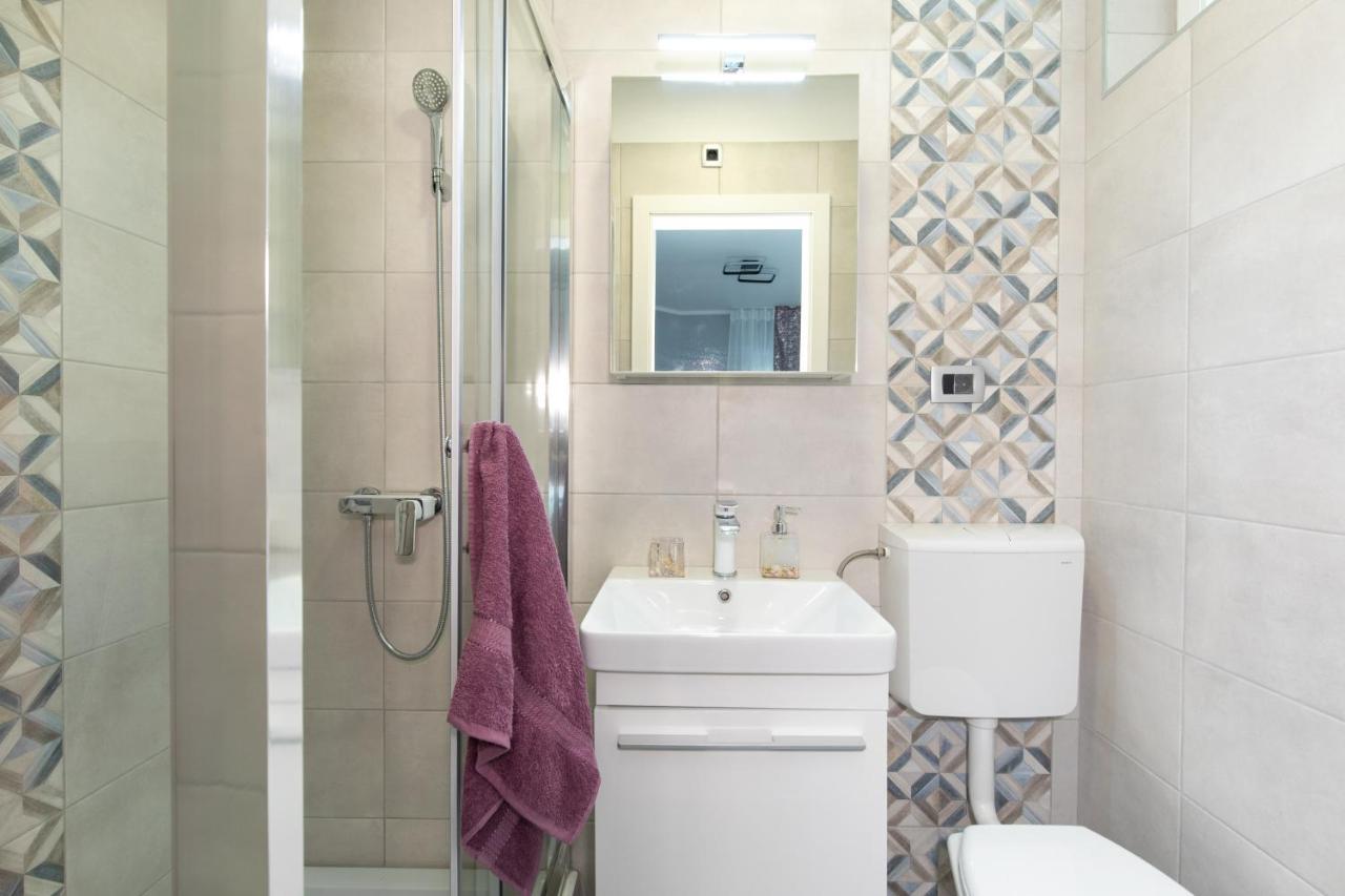 Apartment Odore Di Mare With Beautiful Garden 크르크 외부 사진