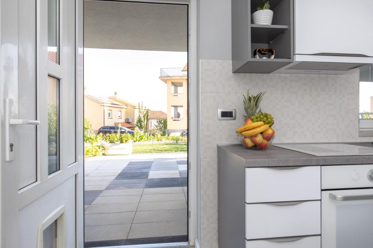 Apartment Odore Di Mare With Beautiful Garden 크르크 외부 사진