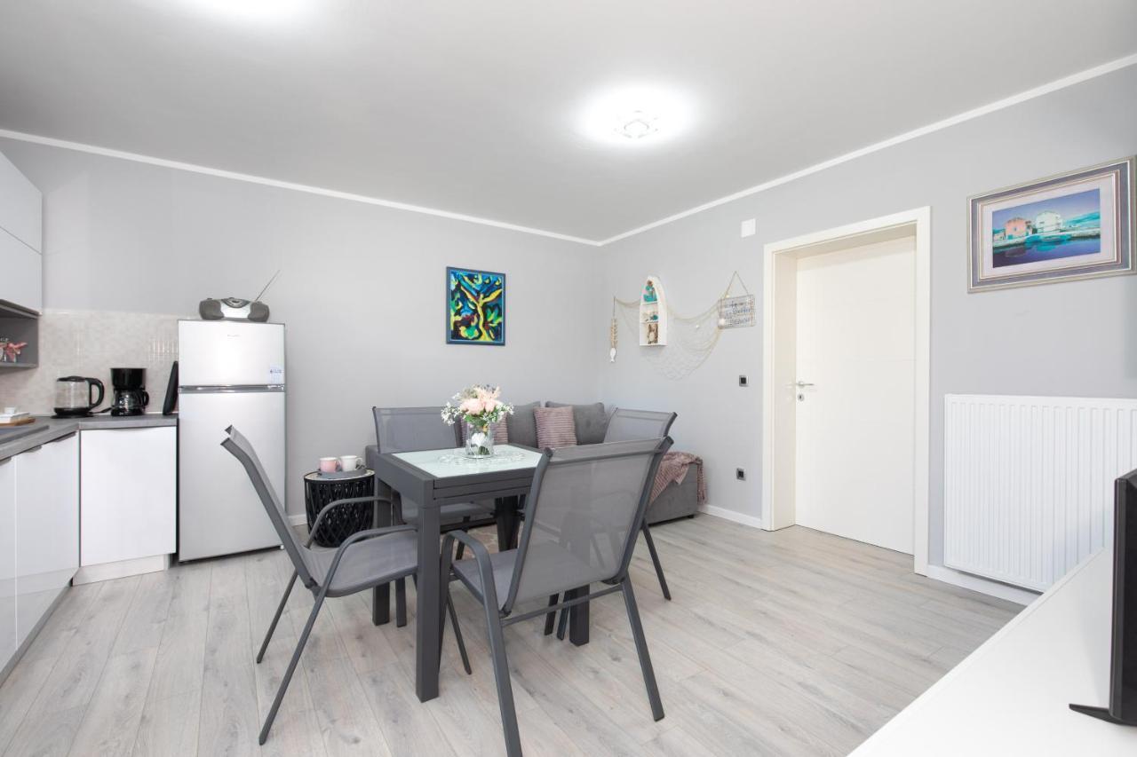 Apartment Odore Di Mare With Beautiful Garden 크르크 외부 사진