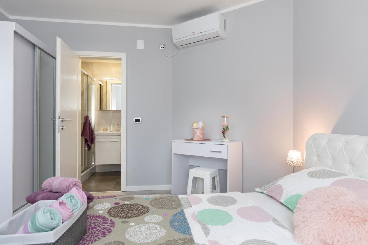 Apartment Odore Di Mare With Beautiful Garden 크르크 외부 사진