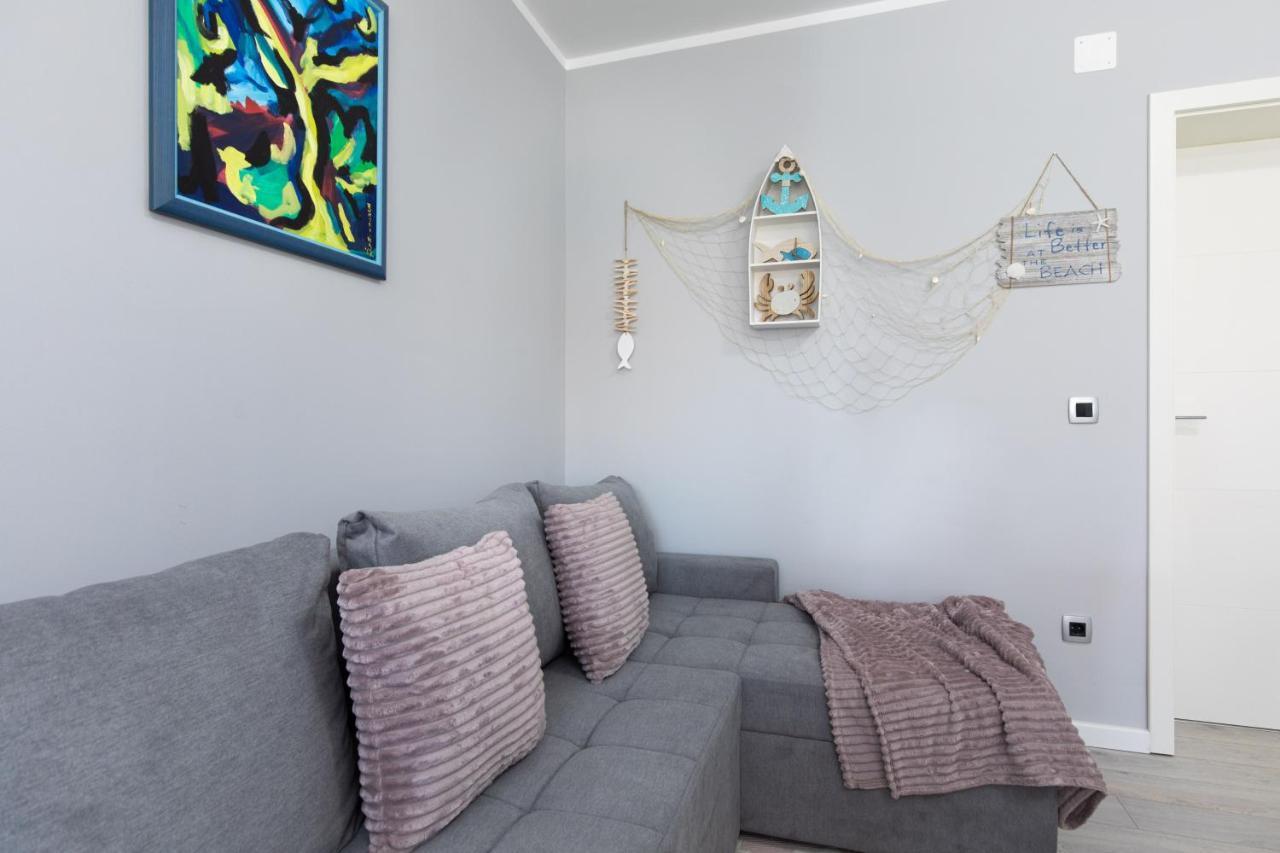 Apartment Odore Di Mare With Beautiful Garden 크르크 외부 사진